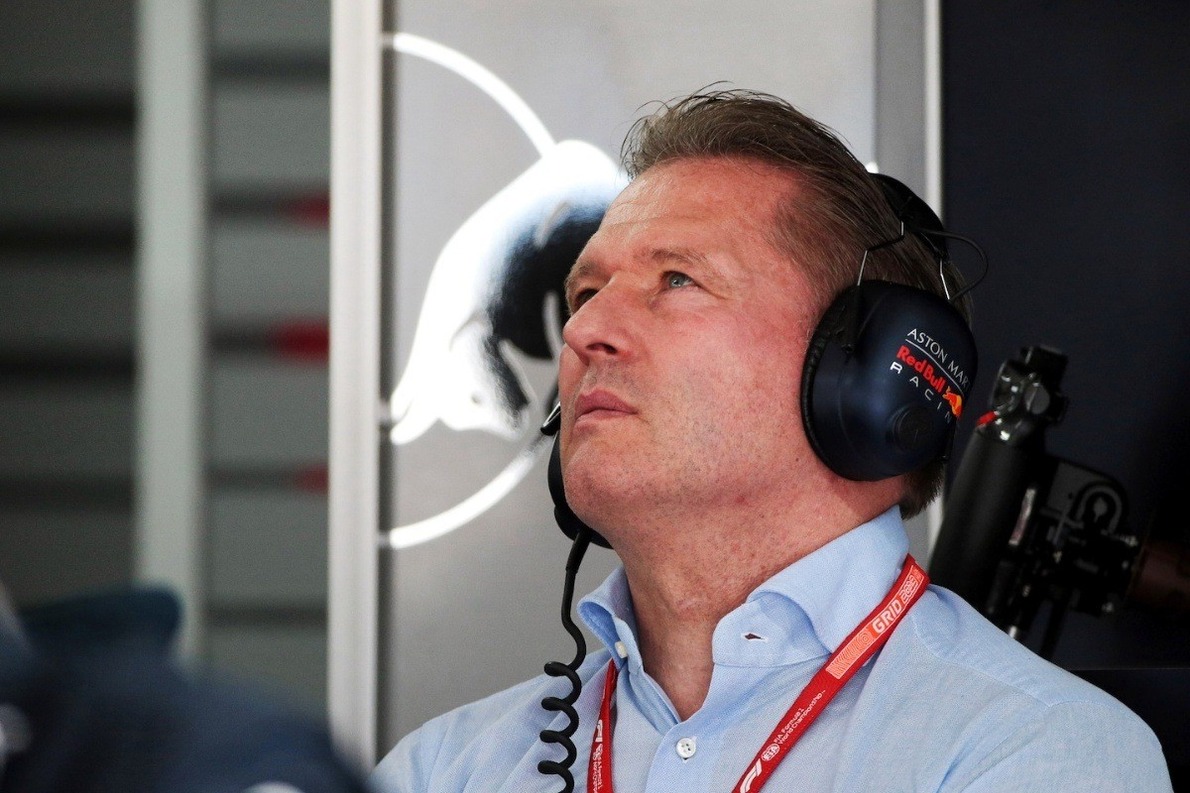  és  - „Mossa ki a fülét” - Jos Verstappen odaszúrt a kommentátornak a Mercedes-pletyka miatt