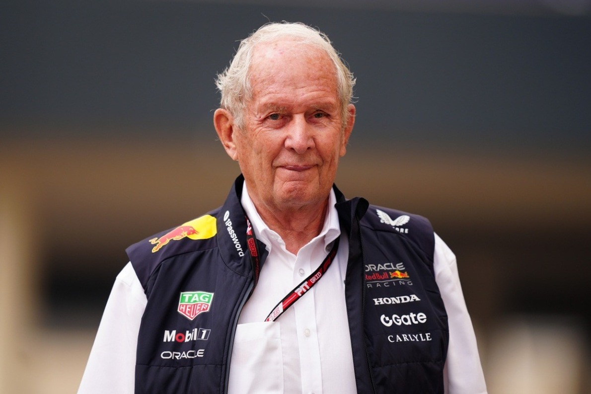 és - A háttérből még mindig Helmut Marko ad tanácsokat a Red Bullnak