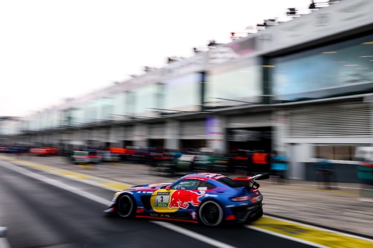  és  - Váratlan dráma a Nordschleifén: pillanatok alatt szálltak el Verstappen győzelmi álmai