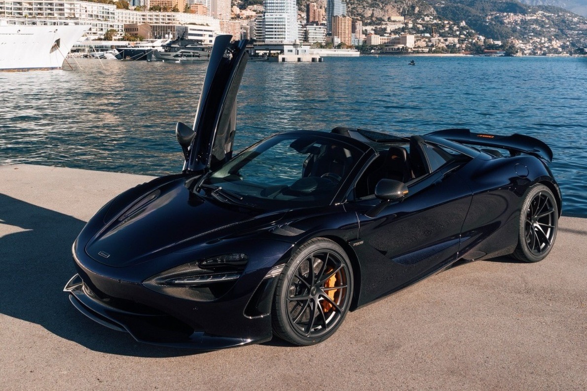  és  - Mélylilában pompázik Oscar Piastri brutális új utcai fenevada (fotók)