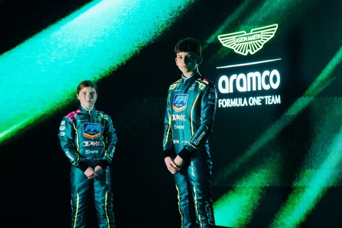  - Magyar pilótával erősít az Aston Martin!