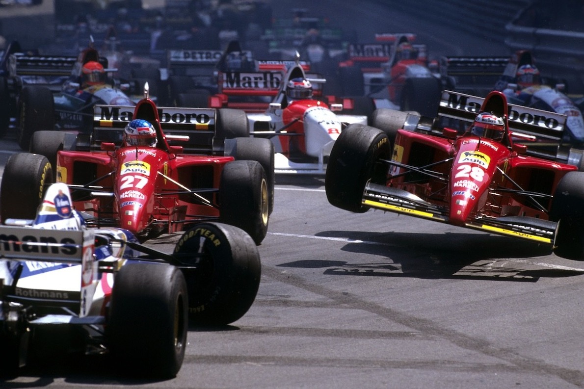 A versenyző, akit elütött a biztonsági autó… kétszer!