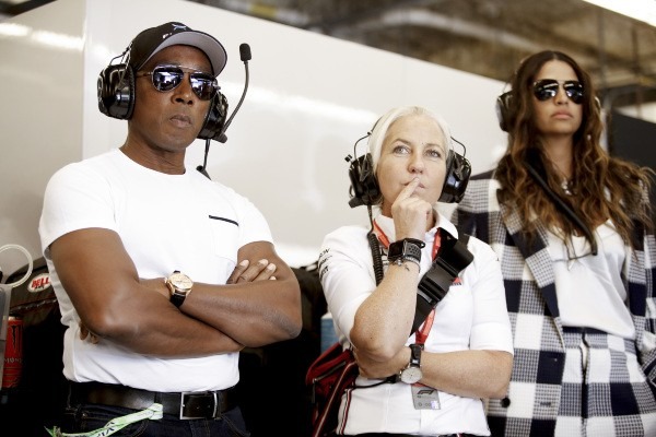  - Kiderült, miért szakított menedzserként édesapjával Lewis Hamilton