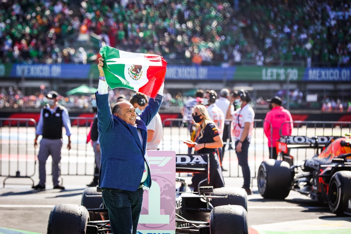  és  - Idősebb Perez: „Ha Verstappen Checo autóját vezette volna, a Q1-ből sem jut tovább!”