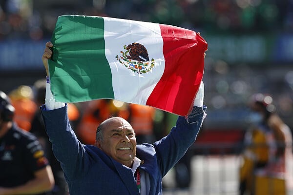  és  - Sergio Perez édesapja is megszólalt a csapatutasításos Red Bull-balhé után