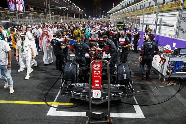 Szaúd-Arábia brutális összegért akarta megvásárolni az F1-et – sajtóhír