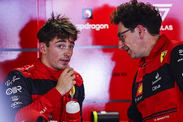 - Charles Leclerc-t arról kérdezték, Vasseur veszi-e át Binotto helyét a Ferrarinál