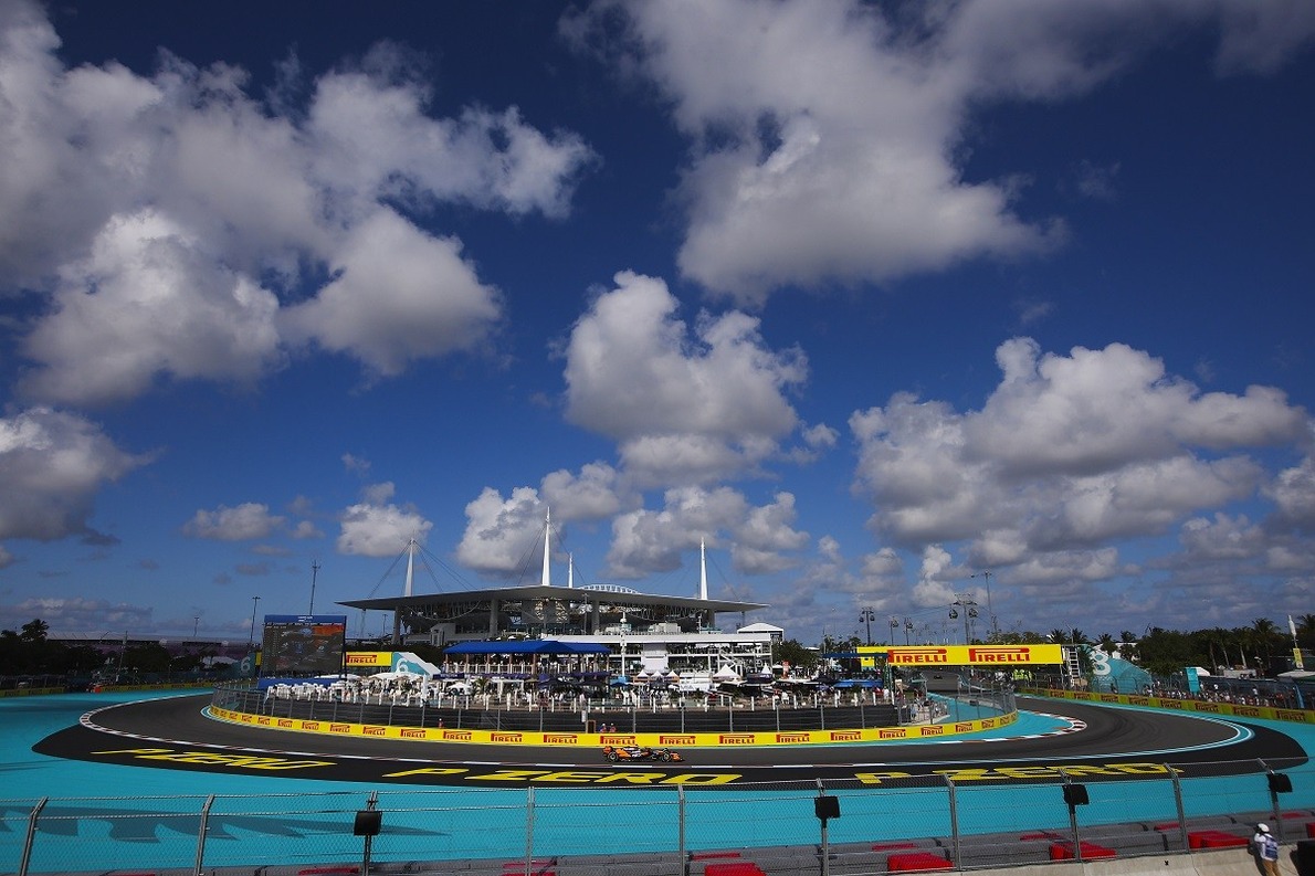 A Ferrari és a Mercedes ruházati partnere is újdonságot villantott a Miami Nagydíj előtt