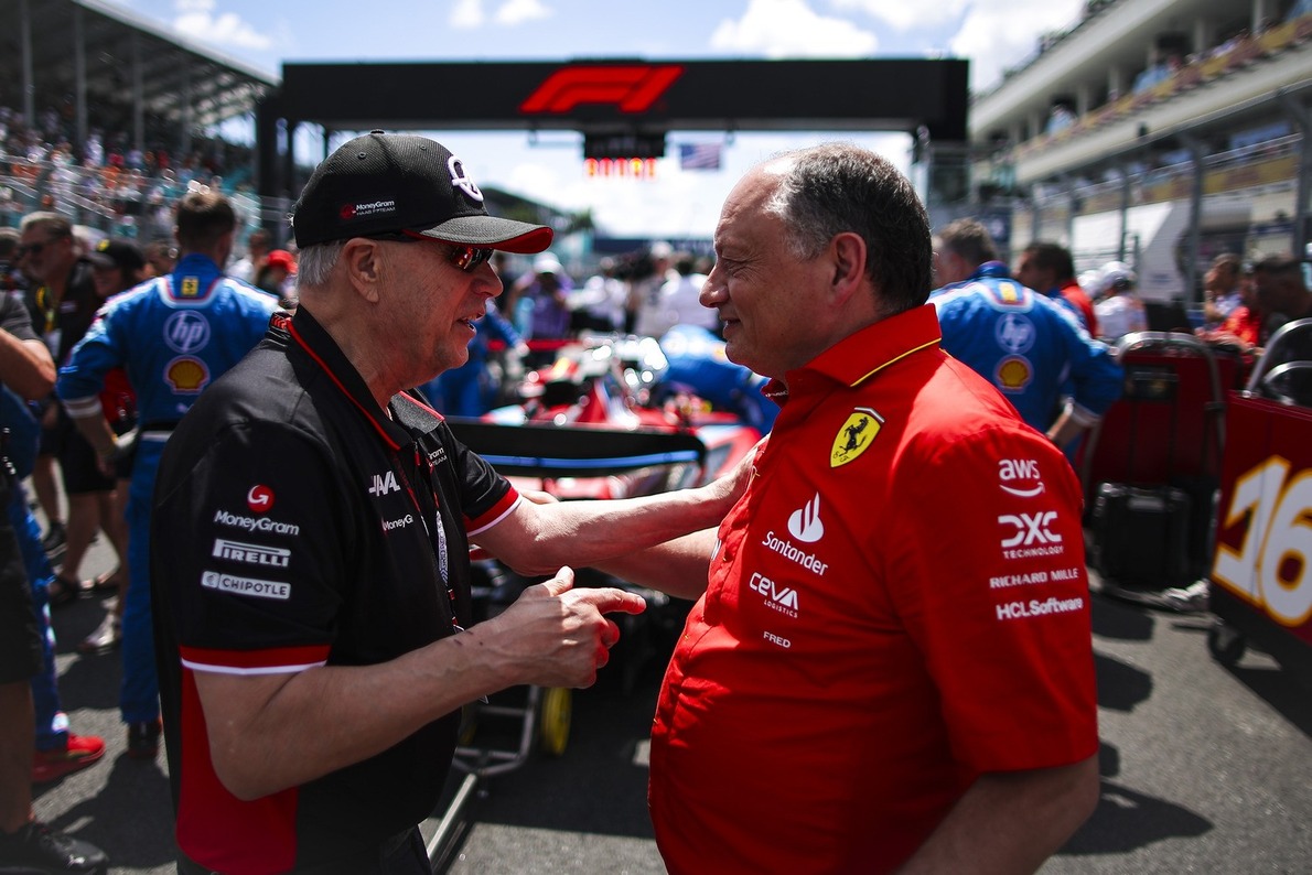  és  - Különálló szervezetek mentenek meg egy F1-es csapatot Trump vámjaitól