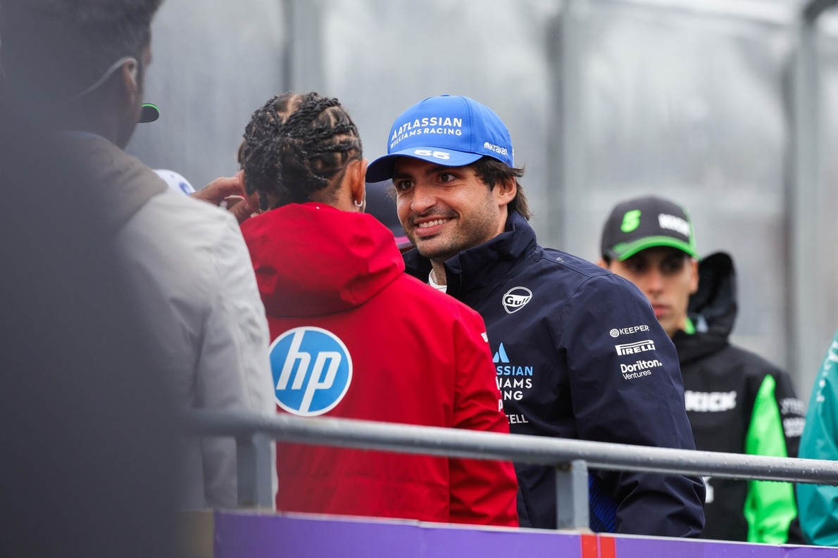  és  - Sainz nem lepődött meg Hamilton ferraris szenvedésén