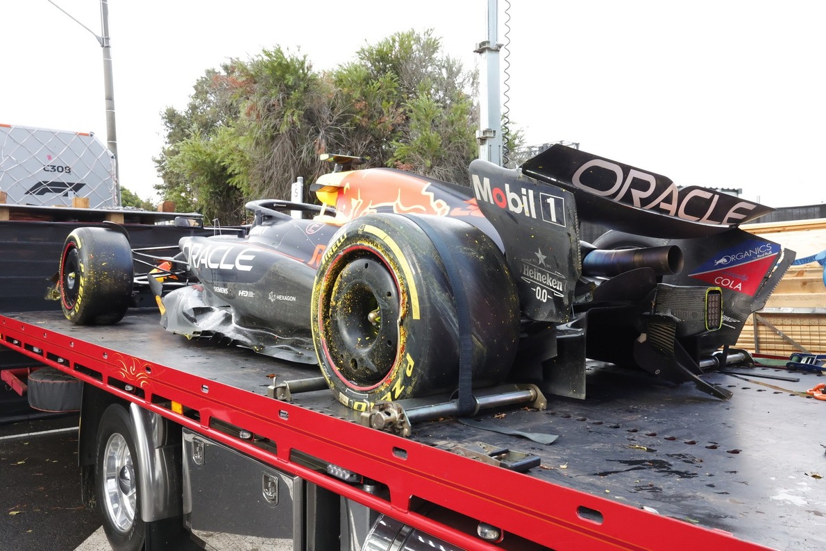  - Az F1-es pilóta már kapott kirúgással fenyegető telefonokat, miközben Zak Brown keményen bírálta