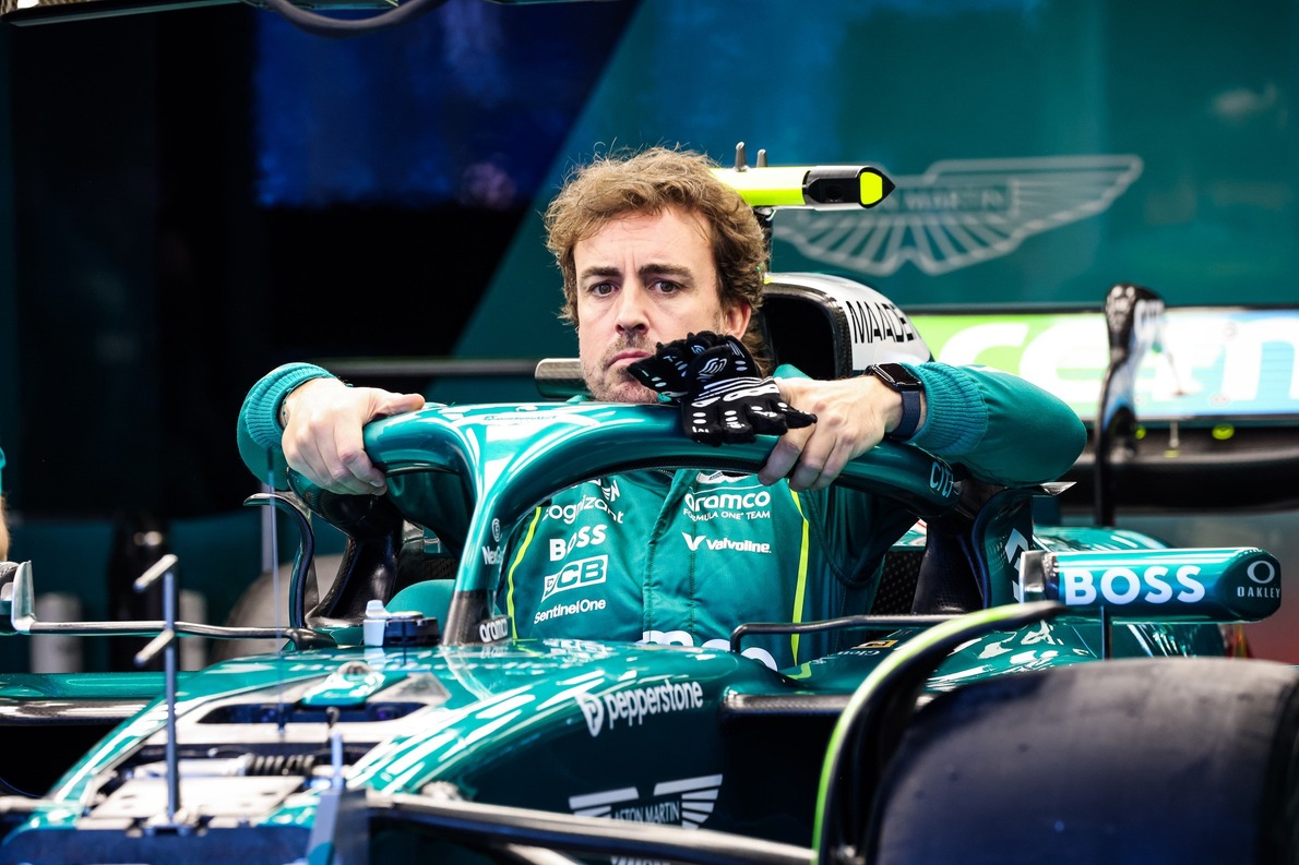  és  - Alonso már az első napon csípős hangulatban volt: „Bármit kérdezhettek, nem fogok válaszolni”