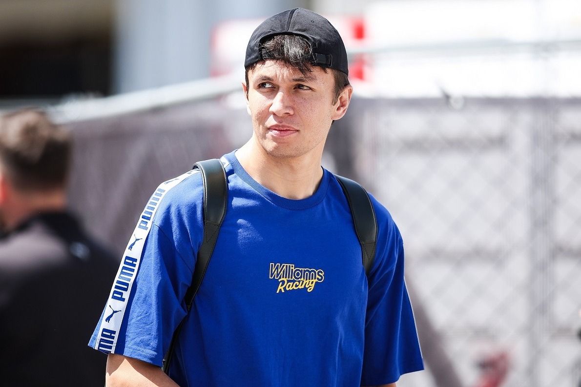  - „Mindenhol repedések voltak" – Albon a thai katasztrófa után