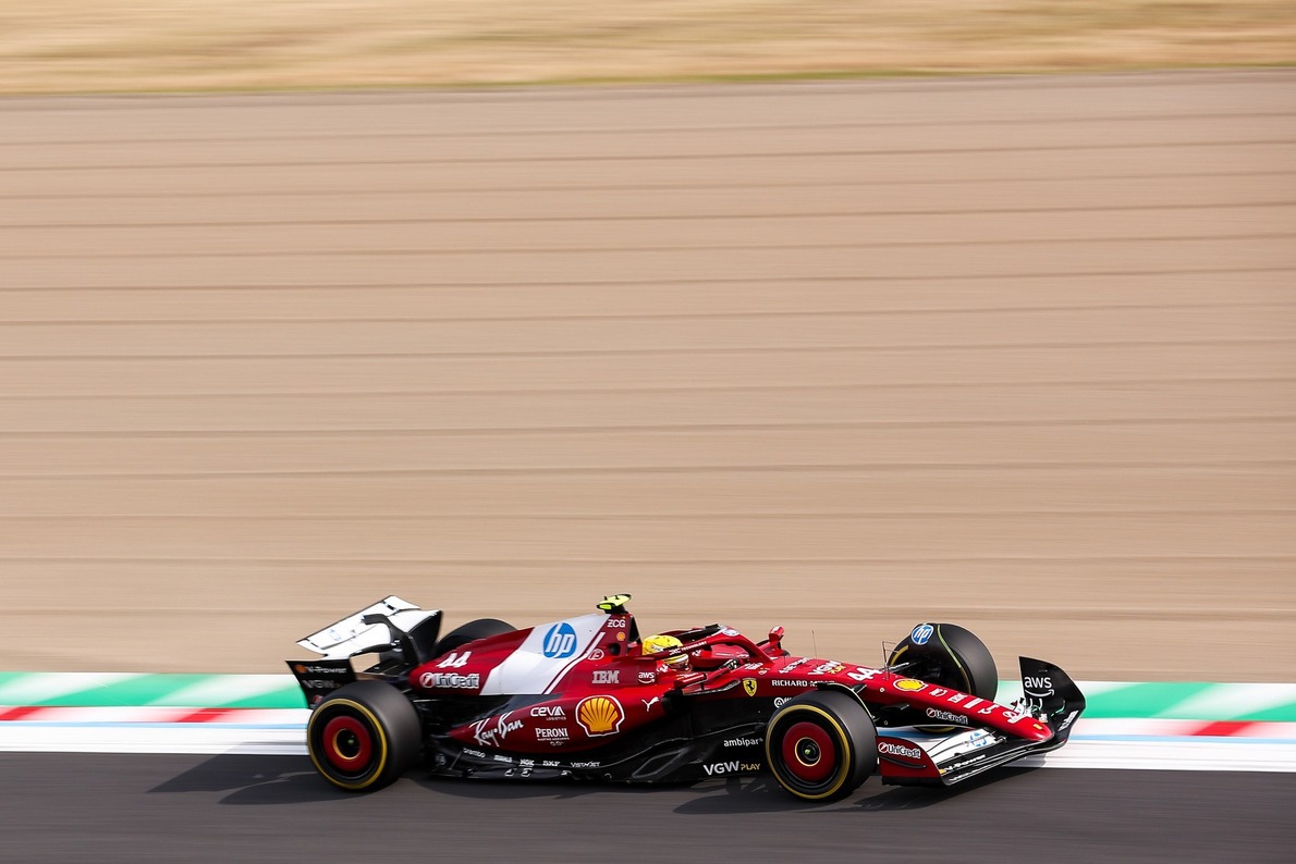  és  - Videón Carlos Sainz és Lewis Hamilton büntetést érő esete Japánból!