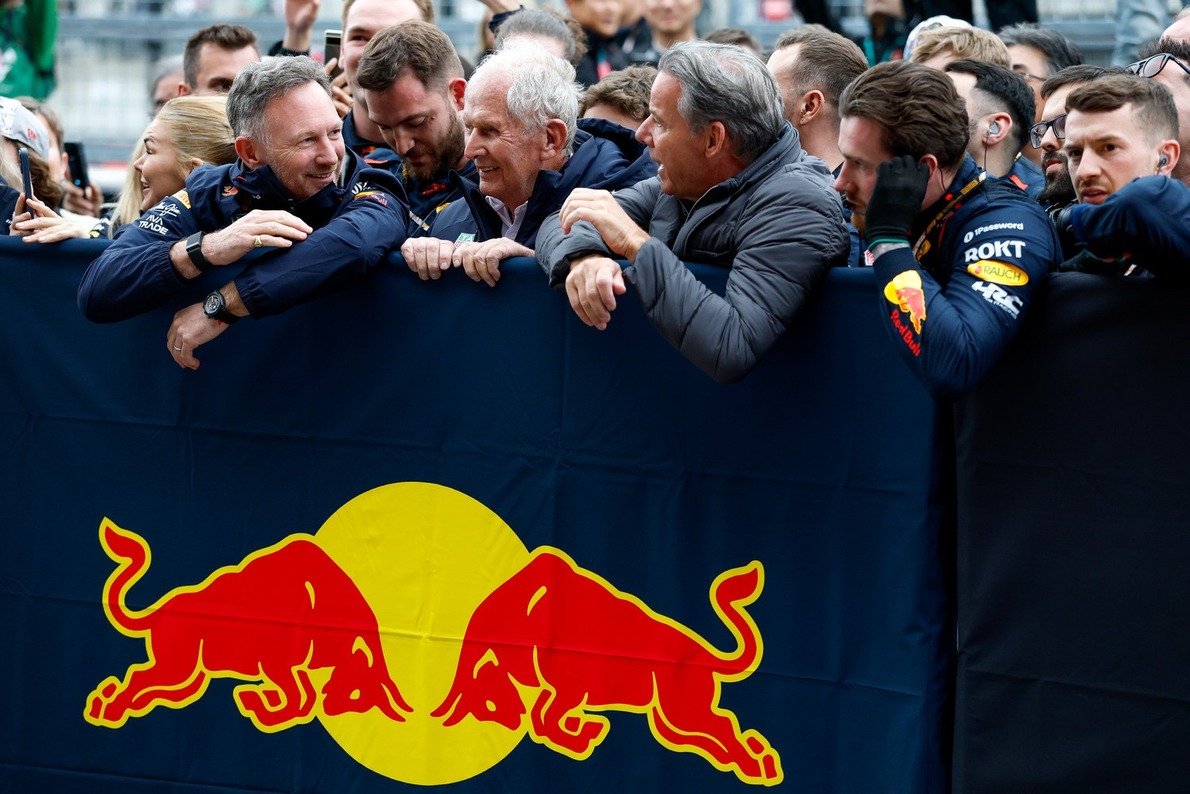  és  - Helmut Marko gúnyolódik a McLarenen Max Verstappen „hihetetlen" győzelme után
