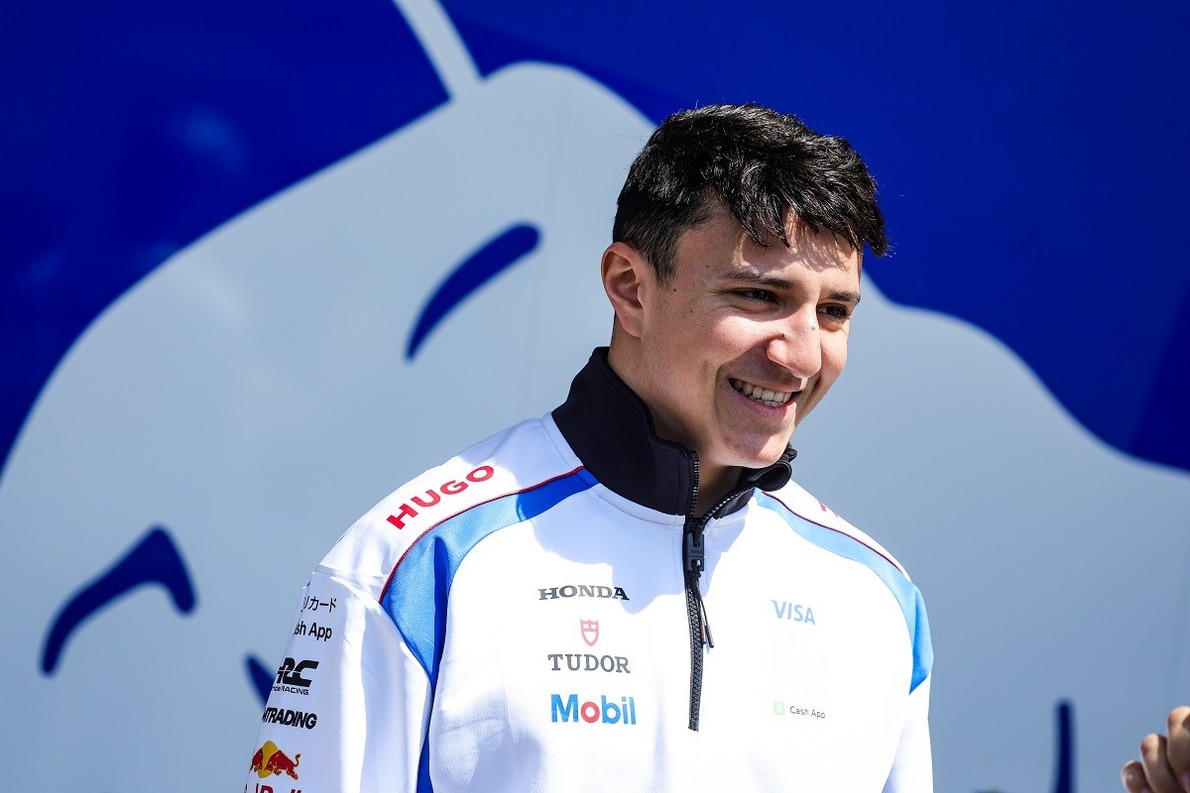 - Hadjar szerint egyértelmű, hogyan lehet Max Verstappen csapattársa