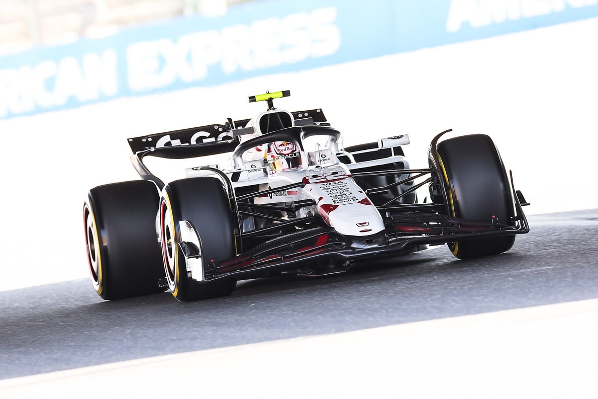  és  - Deja vu: Cunoda ugyanúgy járt, mint Lawson a Red Bull-os debütálásakor