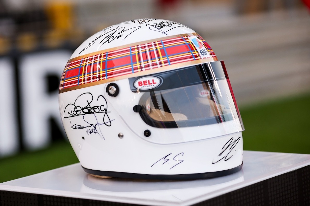 Michael Schumacher aláírása reményt adhat a jövőre nézve?