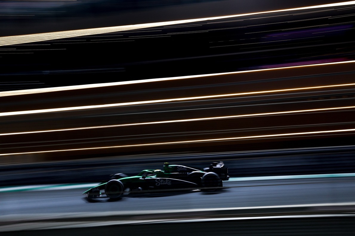  és  - „Senki nem veszi észre, milyen jól teljesít az újonc az ’időmérős isten’ mellett...”