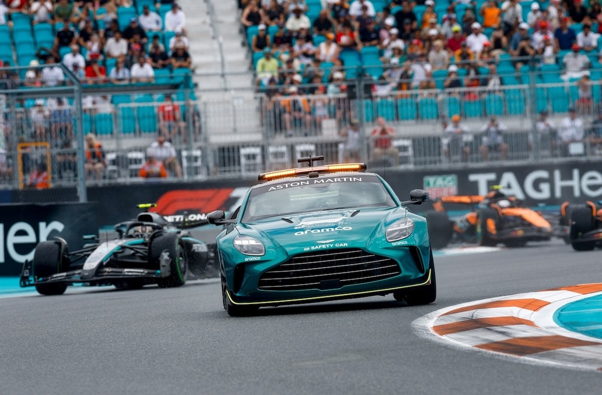 Variált az FIA, nem a megszokottak szerint mennek majd a dolgok a futam leintését követően.