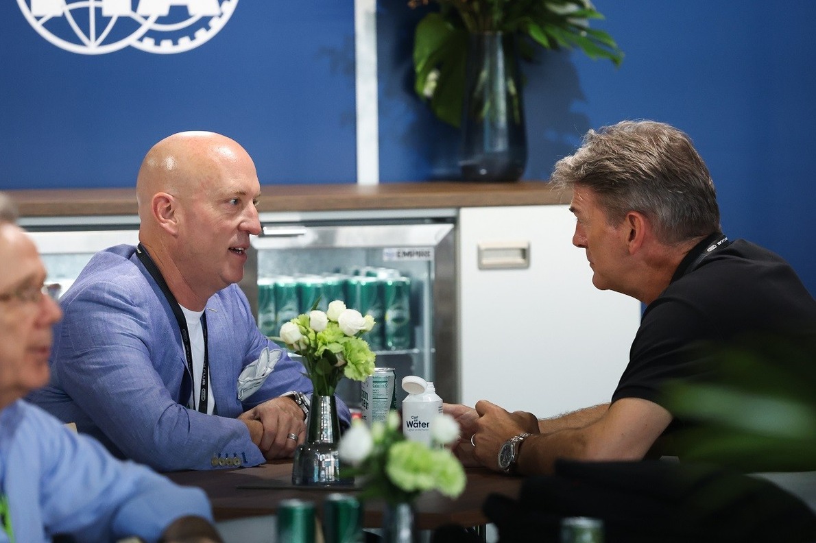 Útlevél helyett stopperóra dönt a Cadillac F1-es üléseiről