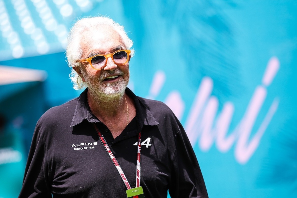 és - Először szólalt meg Briatore a Colapinto-Doohan pilótacsere kapcsán