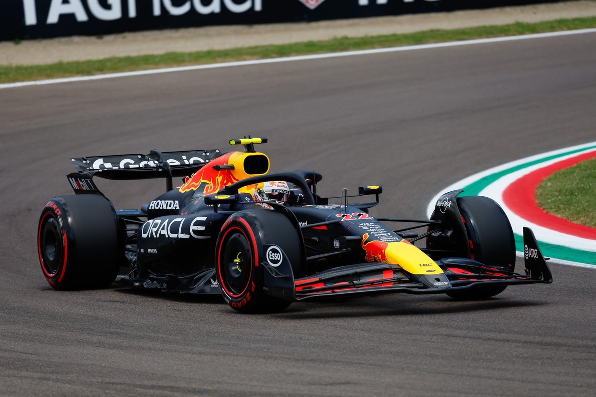  - Brutális baleset az imolai F1-es időmérőn, szárnyra kapott a Red Bull! (videóval)