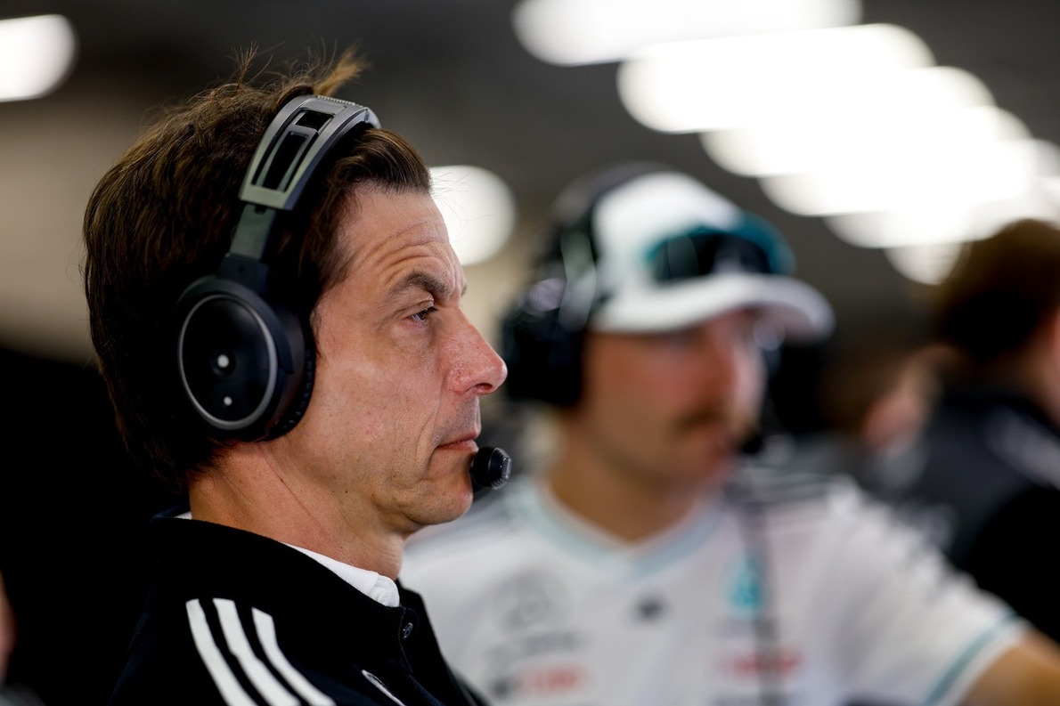 Toto Wolff háta mögött köthetett üzletet a Mercedes!