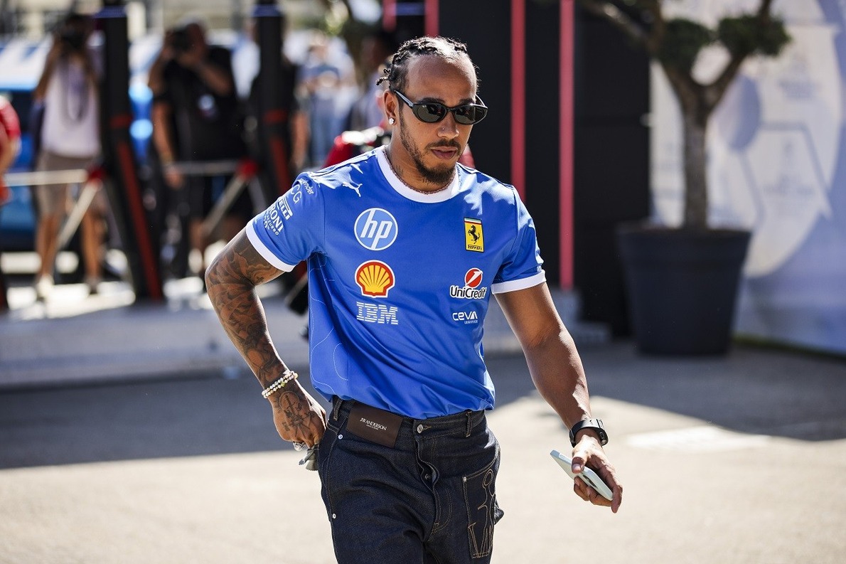 "Magányosnak" tűnik Hamilton a Ferrarinál