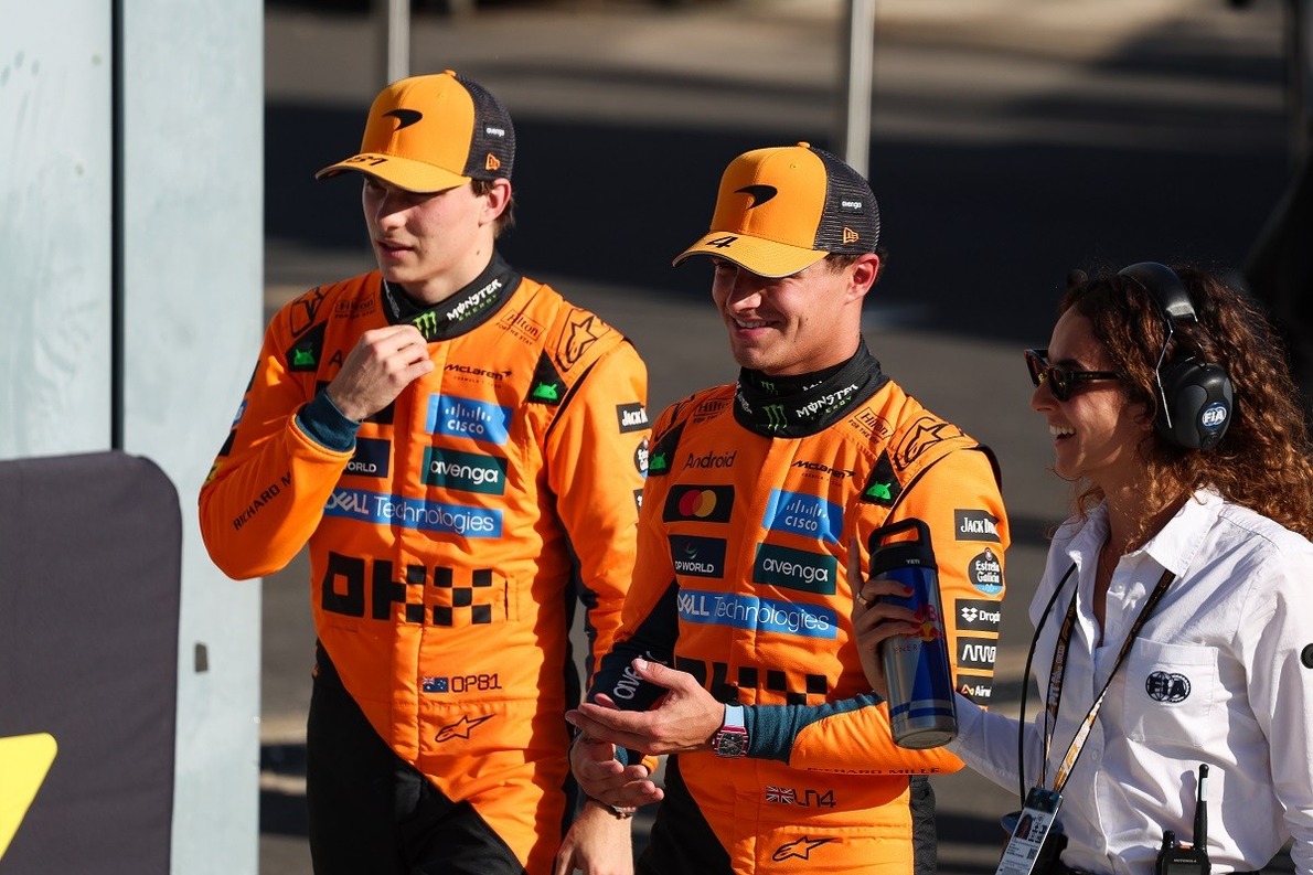 Példátlan előzékenység: Piastri segítette át Norrist a Q3-ba