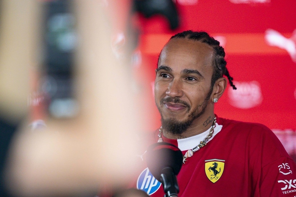  - Hamilton és a Ferrari végre „látja az előrelépést” az erős bakui kezdés után