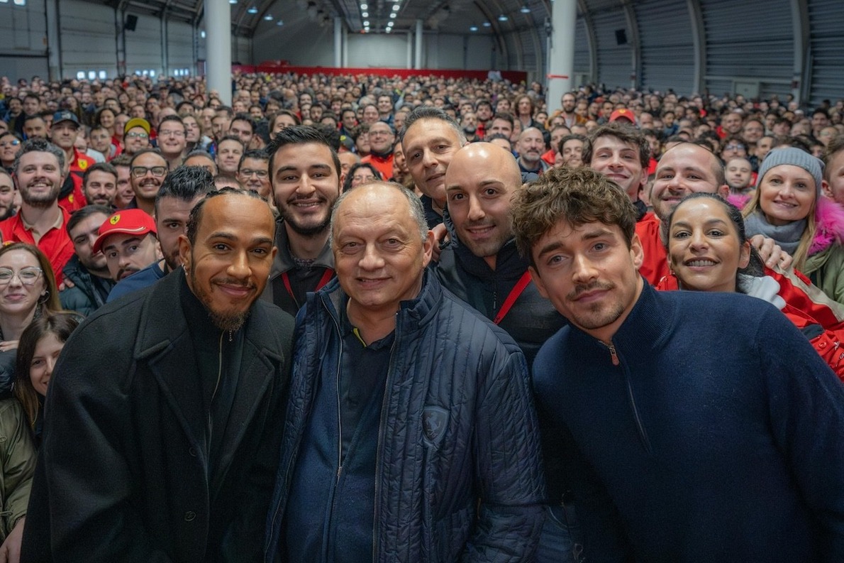  és  - Máris kiakadtak Hamilton rajongói a Ferrarira