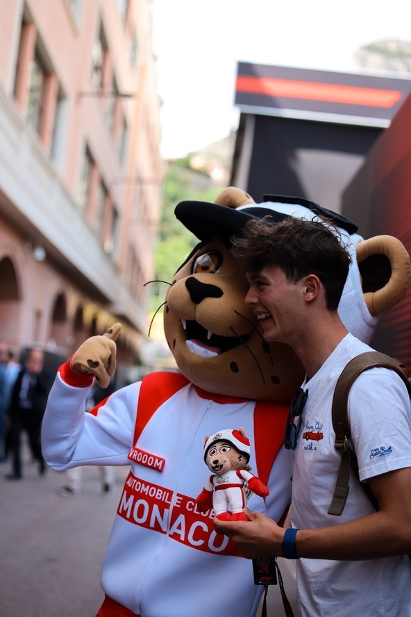 Nem mindennapi újonc mutatkozik be a monacói F1-es futamon
