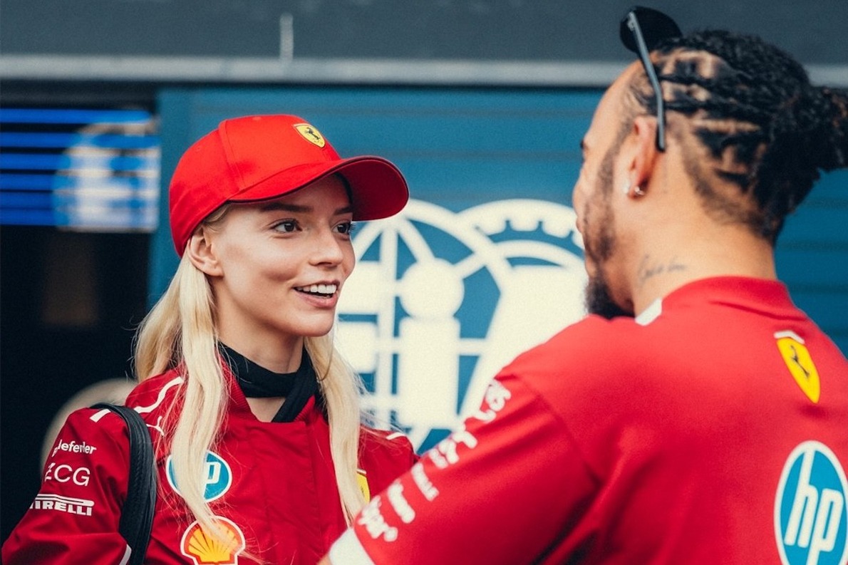  - Hamilton két híres színésznő társaságában nyaral Míkonoszon (fotók)