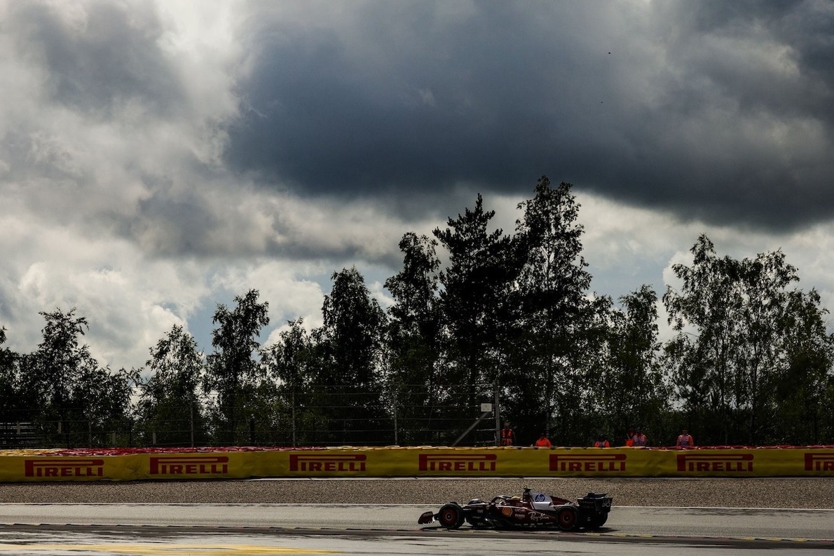  és  - Kiakadtak a rajongók a Belga Nagydíj csúszása miatt: „Ez már nem is Forma-1!”