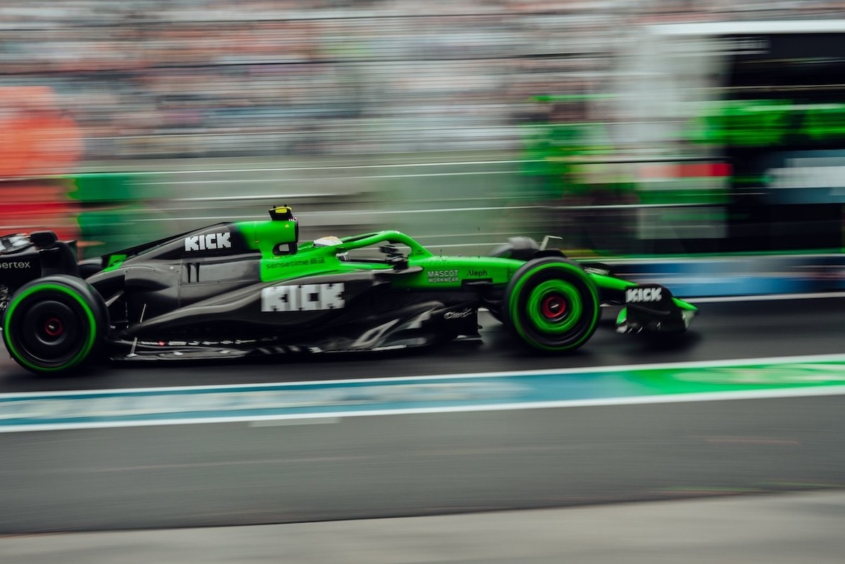  és  - Bortoleto nagyon kiakadt Hamiltonra a Belga Nagydíj szabadedzésén (videó)