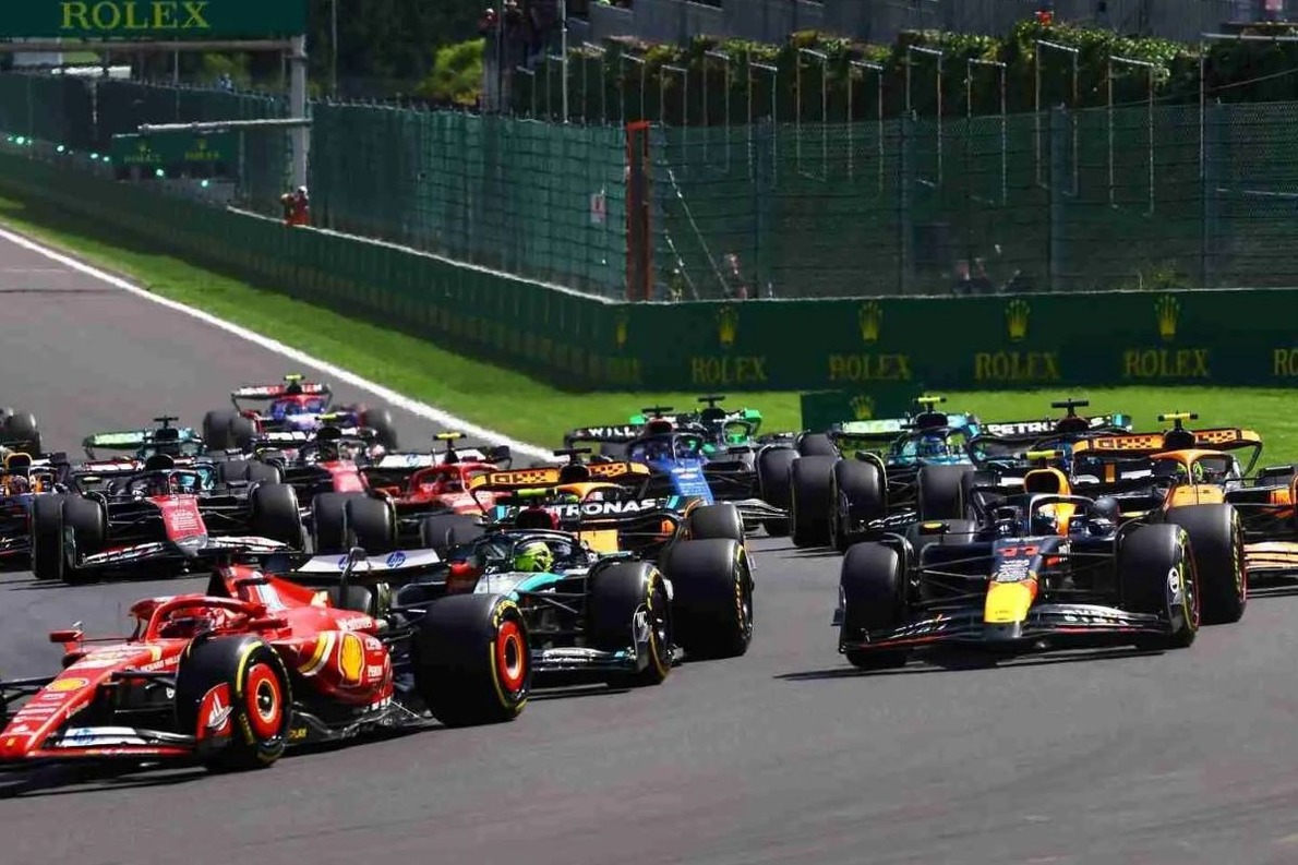  és  - A 2025-ös Forma-1-es autók súlya: Miért nyomnak 800 kilogrammot a versenygépek?