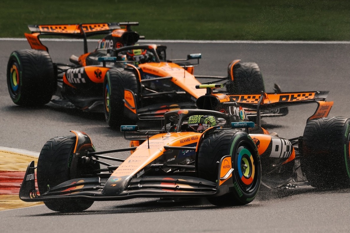  és  - Schumacher egyáltalán nem érti, miért lett a McLaren csapatutasítása beszédtéma