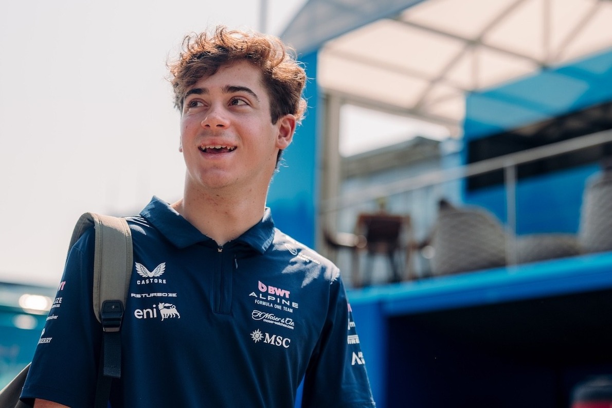  - „Hivatalos hamisítványokkal” lepte meg rajongóit a Renault Colapinto hazájában