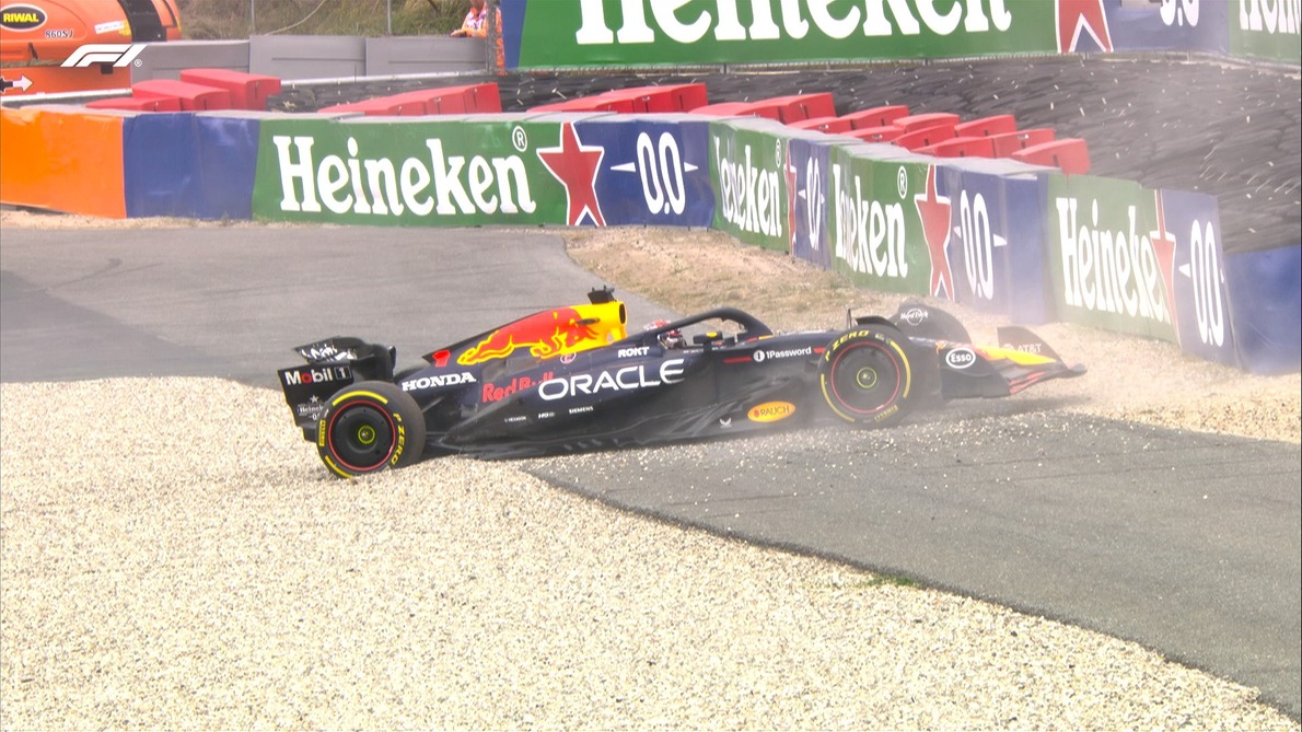  - Verstappen is kicsúszott – a kavicságyban fejezte be az edzést a hazai kedvenc (videó)