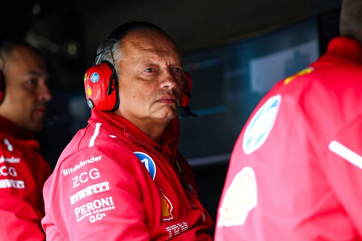  és  - Az Ágaskodó Paripát az ág is húzza: Vasseur elmondta, milyen probléma hátráltatta őket az Azeri Nagydíjon!