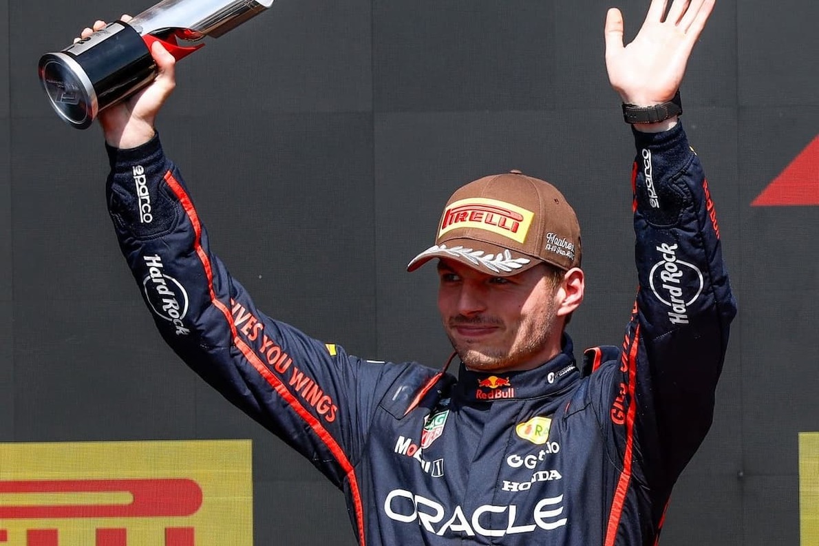  és  - Verstappen megerősítette: a Red Bull Racing versenyzője marad 2026-ban is