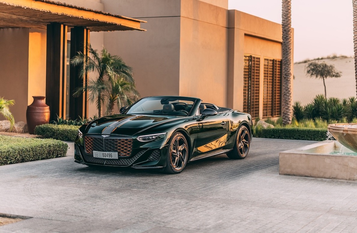 Lenyűgöző luxus a javából: Bemutatkozott a Bentley Batur kabrió