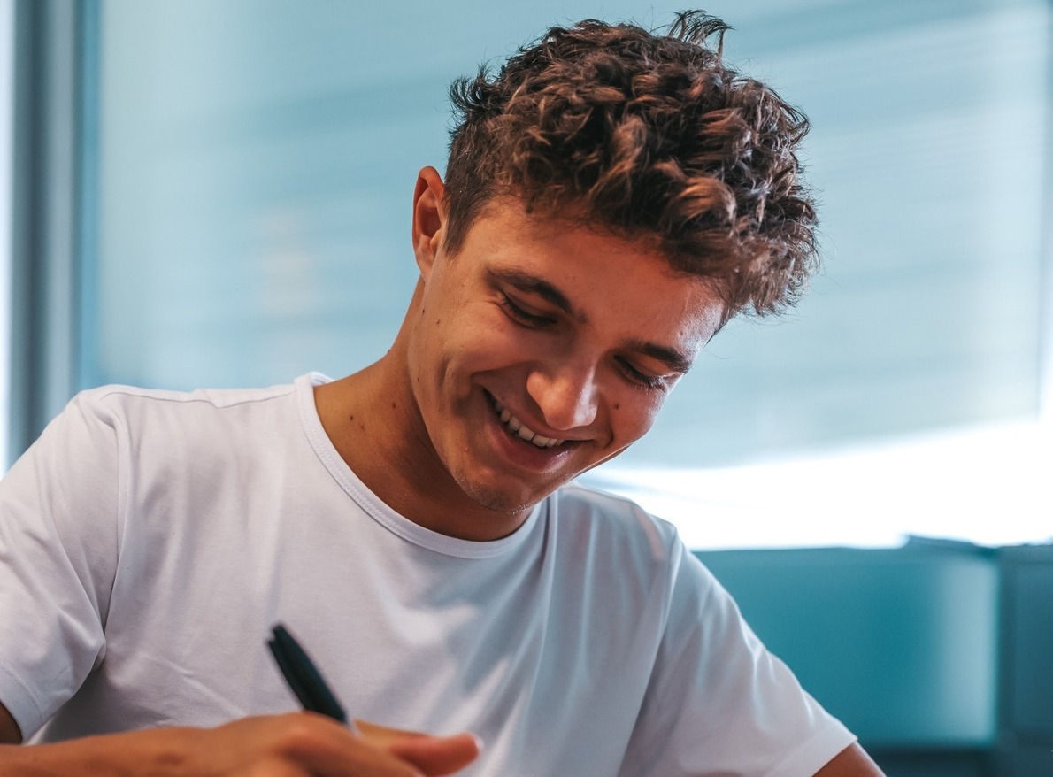 - A McLarennél teljesen biztosak benne, hogy világbajnok autót készítenek Norrisnak