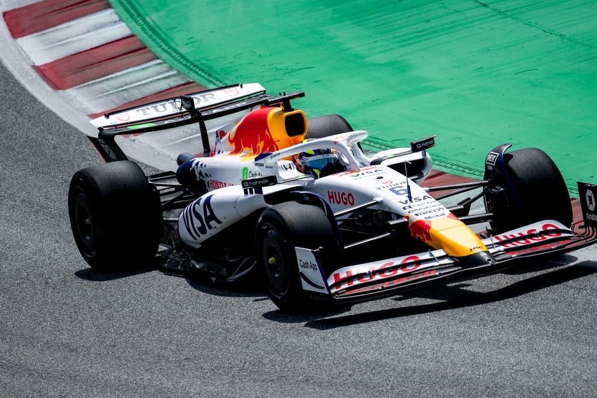  és  - A Racing Bulls versenyzői először próbálkoznak Bakuban