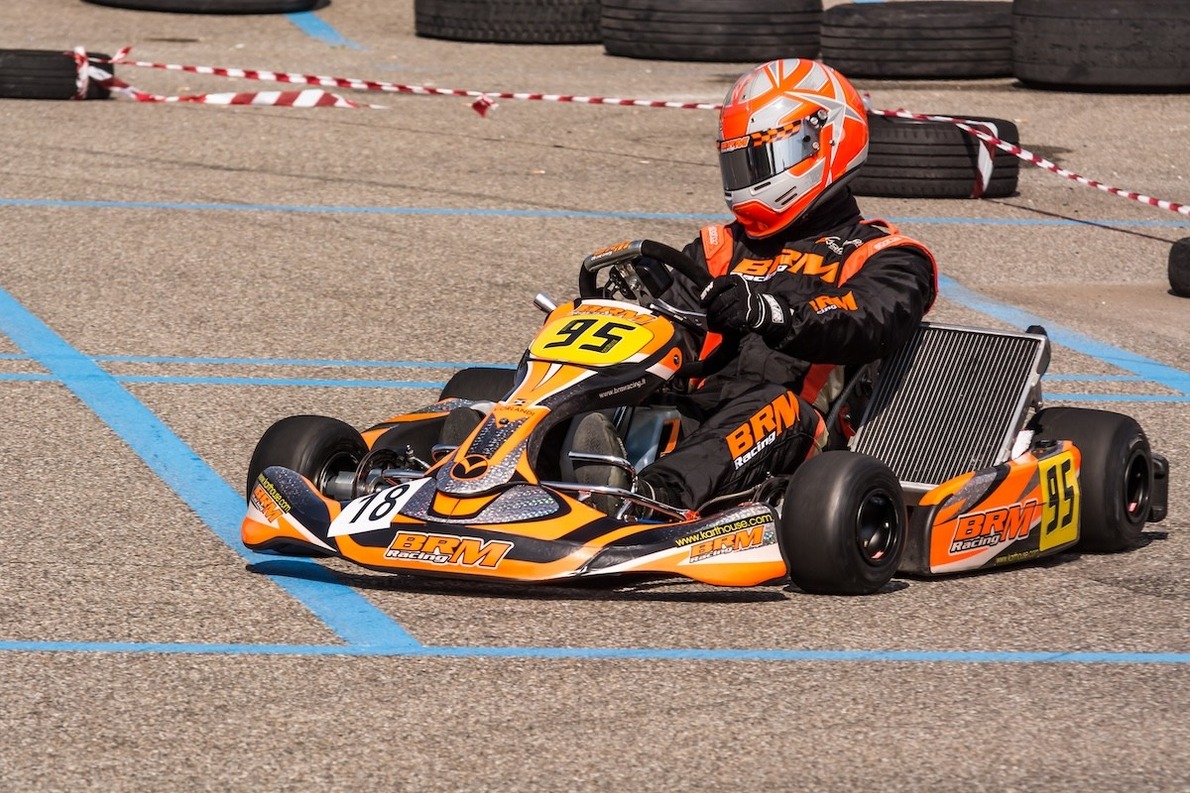  és  - F1-es pilóták közösen tiltakoznak a gokartozás veszélyes technikai irányzatai ellen