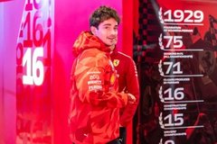 Ferrari - Leclerc cáfolja a Ferrari-feszültséget: „Teljesen egy irányba húzunk Elkannnal"