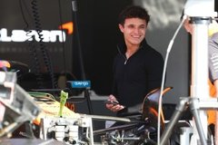 McLaren - Norris egy dolog miatt „nagyon irigy” Hamiltonra