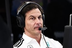 Mercedes - Toto Wolff reagált: "Mennyire kell valakinek elveszítenie a józan eszét ahhoz, hogy ilyen hülyeséget állítson?"