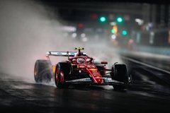 Ferrari - Videón a pillanat, amikor Hamilton magával vitte a végzetes bóját